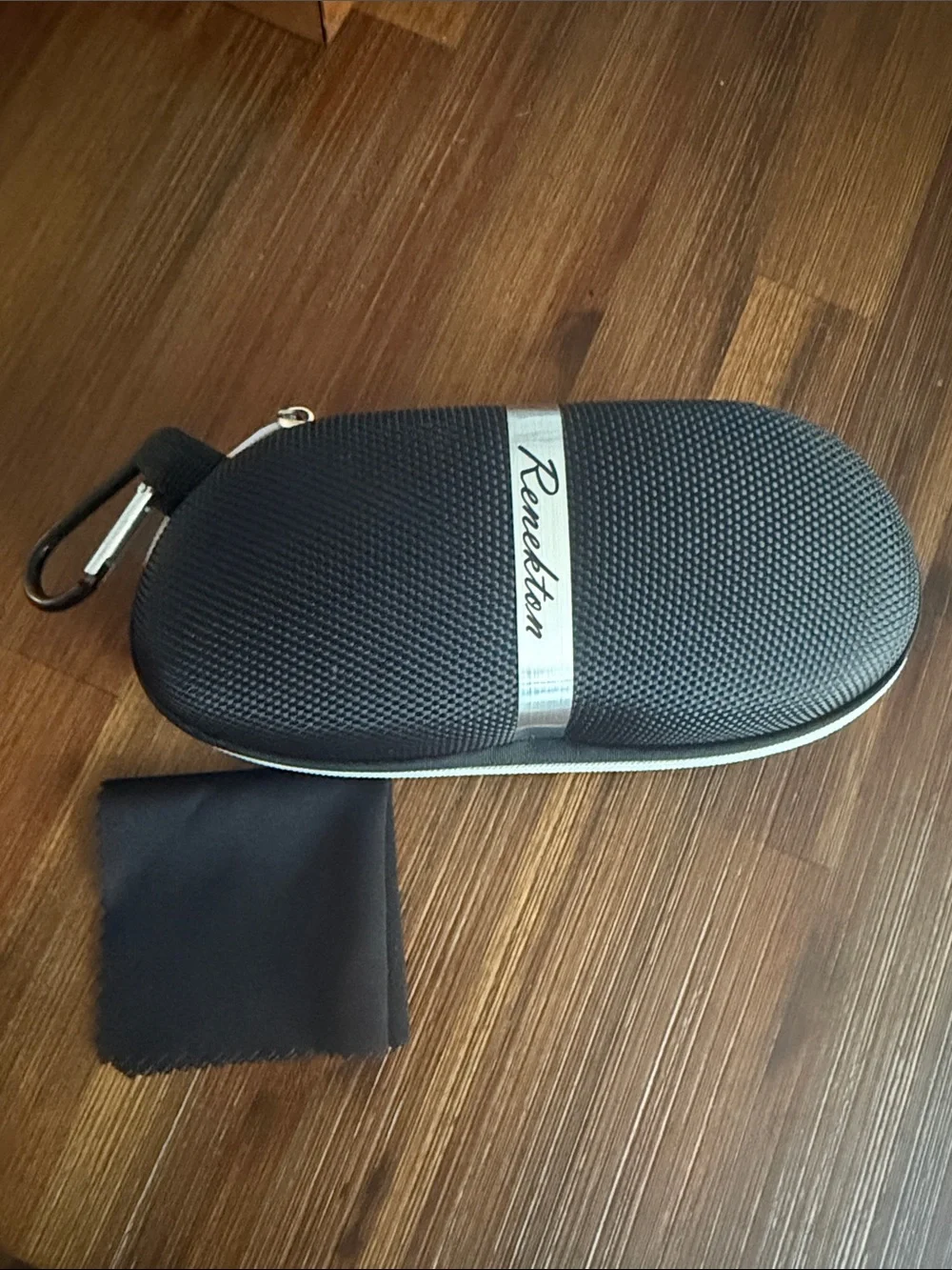 New Renekton Black Zip Sunglasses Case & Cloth